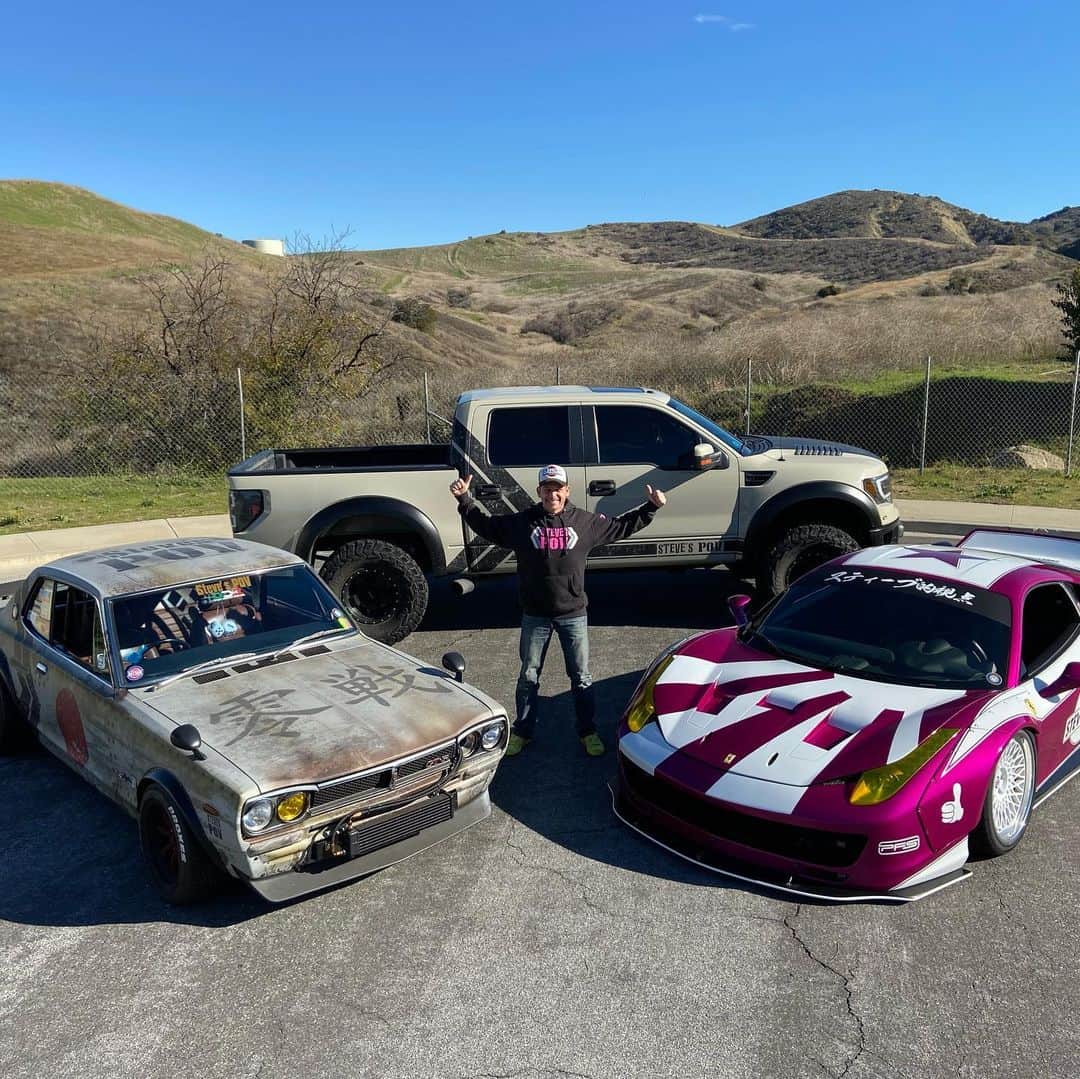 スティーブのインスタグラム：「I want to thank everyone for a great year!! I have met so many people and made so many new friends! For that I am thankful!  For those of you who don’t know I am a Realtor @carsncastles by day and a Youtuber - Steve’s POV in between.  I make very unique car, culture and cuisine videos that are bi-lingual and totally unique from anyone else. I would be very grateful if you would subscribe to my Youtube channel!! Link is in the profile and look forward to something totally different not to mention lots of fun projects planned for 2020!! Btw- if you buy or sell a house with me, take your pick on the car we’re going driving in!! Let’s do it! Thanks again!  皆さん、今年大変お世話になりました！来年色々な面白い企画を考えていますのでこれからのご視聴も宜しくお願いします。そしてチャンネル登録されてない方ニオ願いがあります。ユーチューブスティーブ的視点チャンネル登録を宜しくお願いします！」