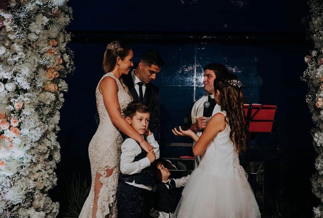 ソフィア・バルビのインスタグラム：「Que felicidad poder vivirlo con ellos 3! 👸🏻👦🏼👶🏻 @luissuarez9」