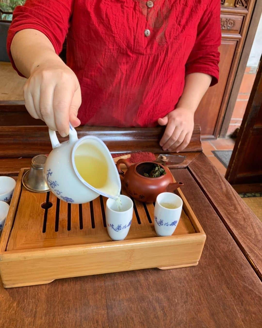 永瀬かおるさんのインスタグラム写真 - (永瀬かおるInstagram)「台中にある中国茶のお店 『無為草堂』へ🍵 初めての中国茶🐼 煎れ方に興味津々👀 日本とは違う楽しみ方にほっこり🕊 .  朝のうちにお邪魔したので、ゆったり素敵な時間が過ごせました☺️ .  #台湾旅行 #台湾女子旅 #台湾大人女子旅 #台湾大人旅 #中国茶　#台湾茶　#茶藝館　#台中　#台中観光　#無為草堂 #taiwan #taiwantravel」12月29日 11時18分 - nagase_kaoru