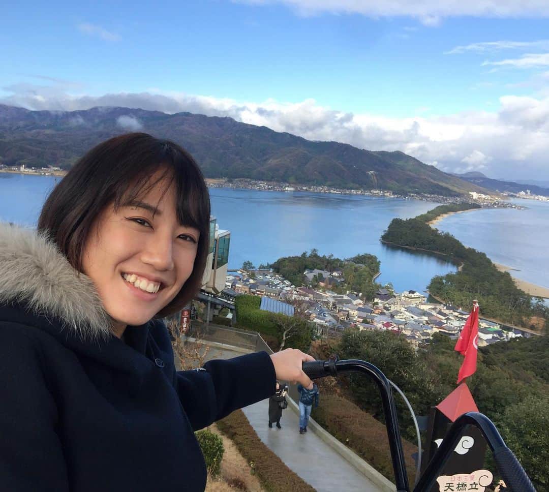 のインスタグラム：「天橋立⛅️ 2枚目3枚目は激雲り。なんなら小雨降ってたしね*☂︎*̣̩⋆̩ 晴れたときめっちゃ綺麗やった💙✨ みんなも行ったら股のぞきしてね😉 #天橋立 #京丹後 #京都府 #加工してないよ #4枚目のXperiaで撮ったの綺麗でしょ」