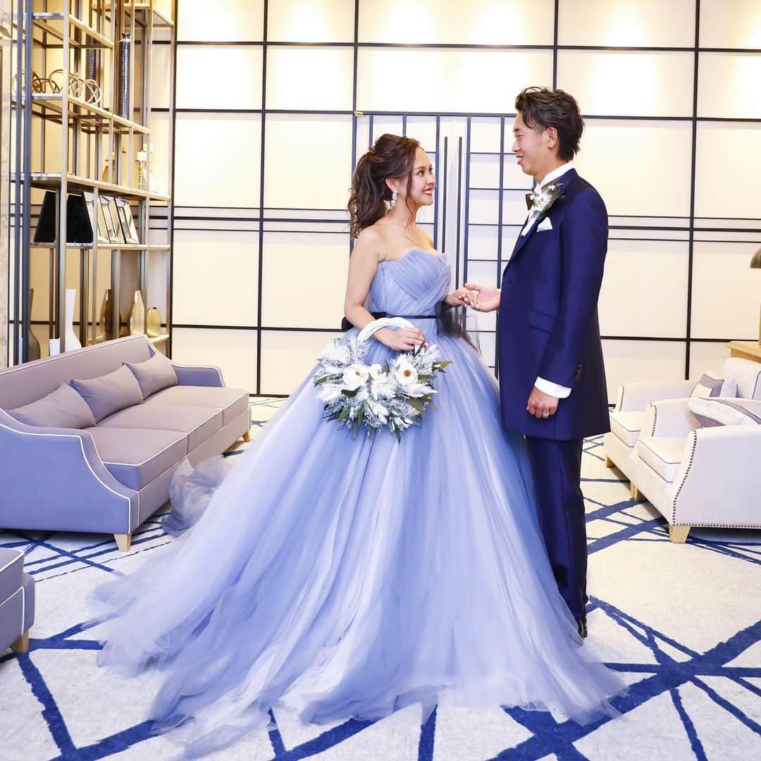 ホテルモントレ ラ・スール大阪ウエディングのインスタグラム：「@lasoeurosaka_wedding グラデーションカラーが素敵なカラードレス💕 . . . #モントレ花嫁 #ホテルモントレラスール大阪  #モントレウェディング #モントレ #モントレラスール大阪 . . #dressy花嫁  #marry花嫁  #プレ花嫁 #卒花嫁 #全国の花嫁さんと繋がりたい  #weddingdress #takamibridal  #wedding #結婚式 #ホテル」