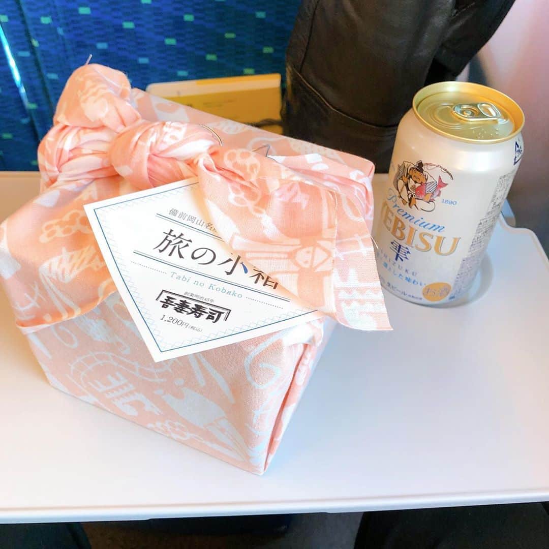 柳下毅一郎のインスタグラム：「岡山の駅弁は吾妻寿司。中でも蒸してあったかいのを食べるぬくずしは駅弁大会に来たら絶対話題になる美味さ。 #ekiben #岡山 #okayama #吾妻寿司」