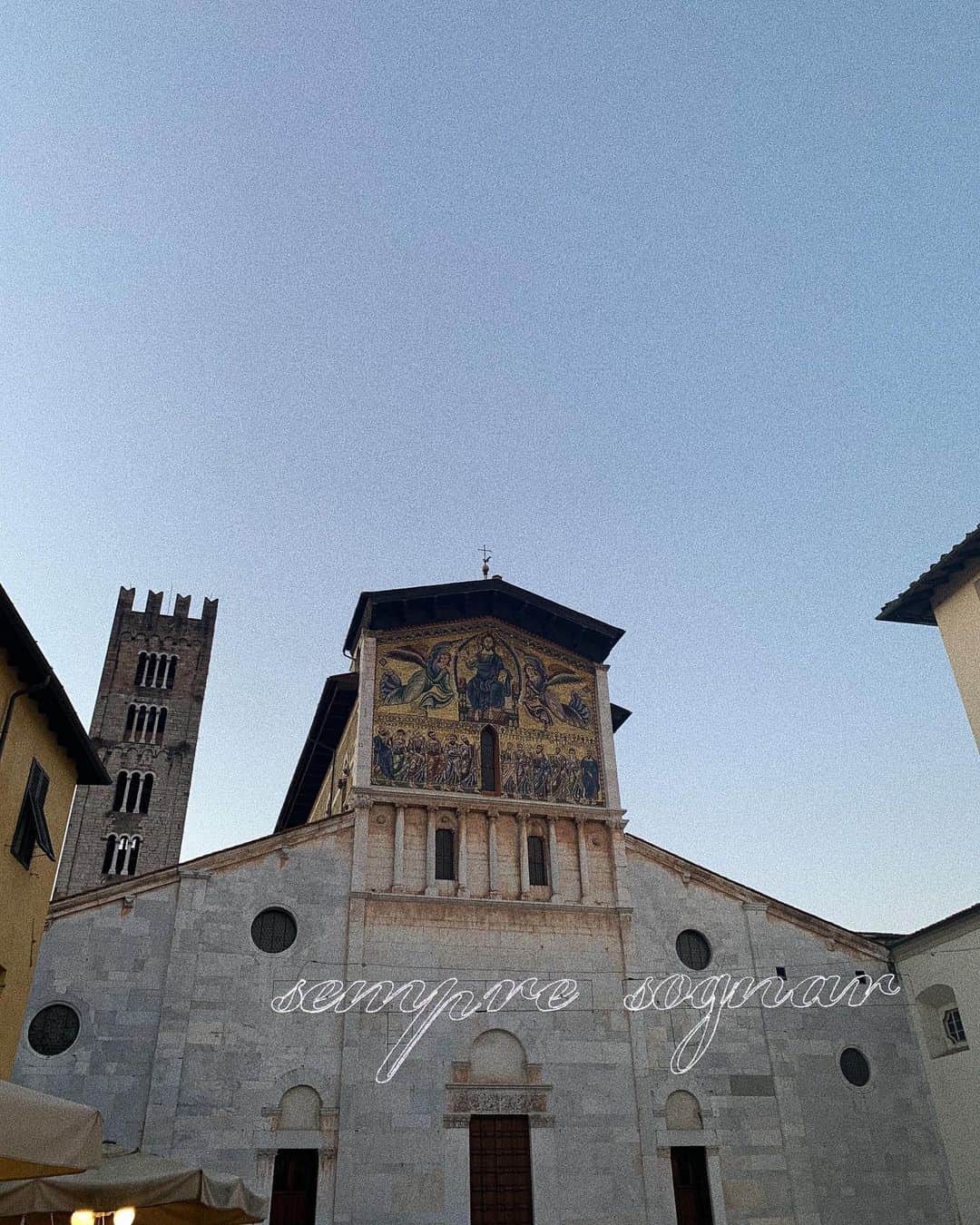 マチルダ・ルッツのインスタグラム：「Basilica di San Frediano #LUCCA #bella #italia #toscana #whatareyourdreamsmadeof ?」