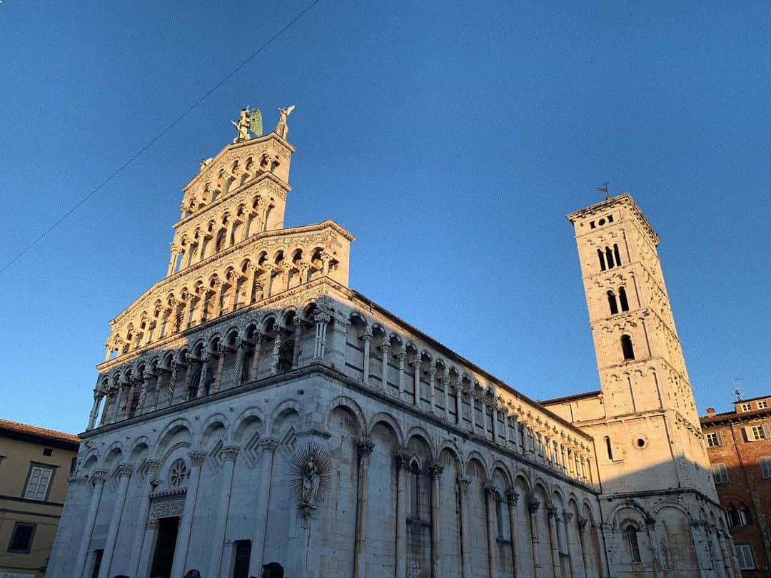 マチルダ・ルッツのインスタグラム：「Chiesa di San Michele in Foro #LUCCA #bella #italia #toscana」