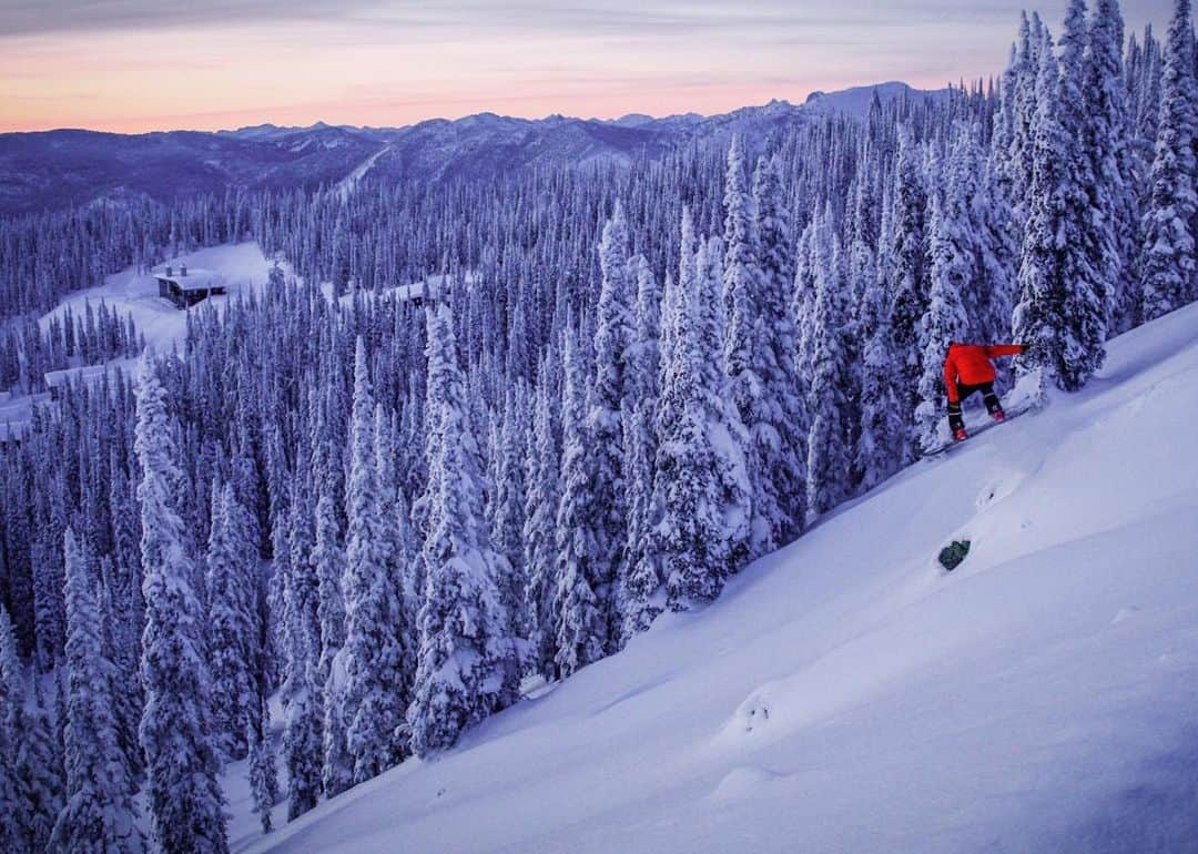 ケン・ブロックさんのインスタグラム写真 - (ケン・ブロックInstagram)「Ventured up to the Craig Kelly “sword handle” memorial above the Baldface Lodge with photog @stephanmalette a few nights ago. (If you don’t know about Craig, I highly recommend a Google search). We shot some photos, then shredded some pow on the run back to the lodge for dinner. Good way to cap off an epic day. #CraigKelly #legend #BaldfaceLodge」12月29日 3時17分 - kblock43