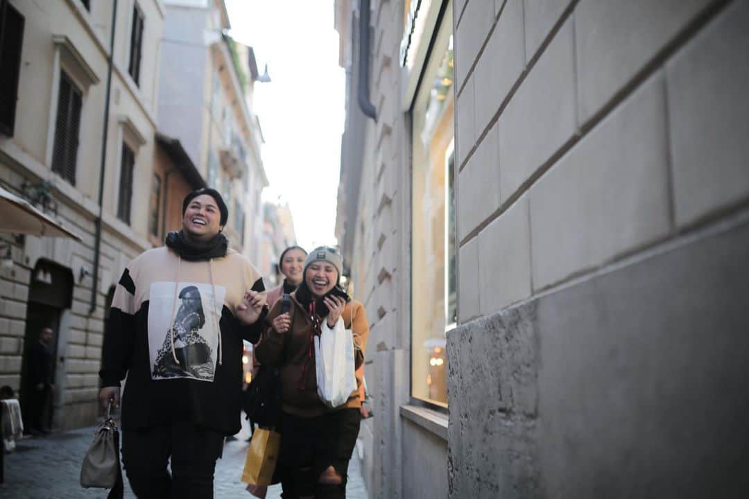Ivan Gunawanさんのインスタグラム写真 - (Ivan GunawanInstagram)「Menyusuri  kota ROMA  bersama  mereka yg kucinta #beraksekebon」12月29日 3時37分 - ivan_gunawan