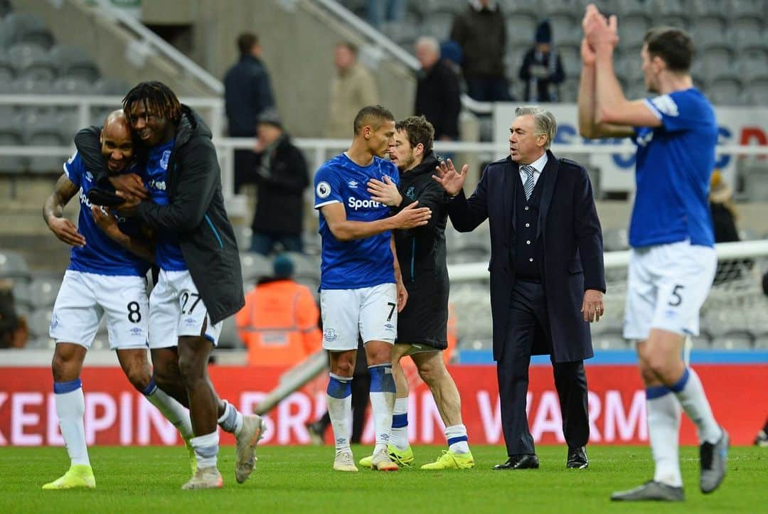 カルロ・アンチェロッティさんのインスタグラム写真 - (カルロ・アンチェロッティInstagram)「Really pleased with today’s result and the team’s performance. Here’s to a having a great time together in 2020. #coyb」12月29日 3時31分 - mrancelotti