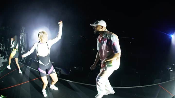 メジャー・レーザーのインスタグラム：「last show of 2019 was real, thank you Vancouver 🙏🏾」