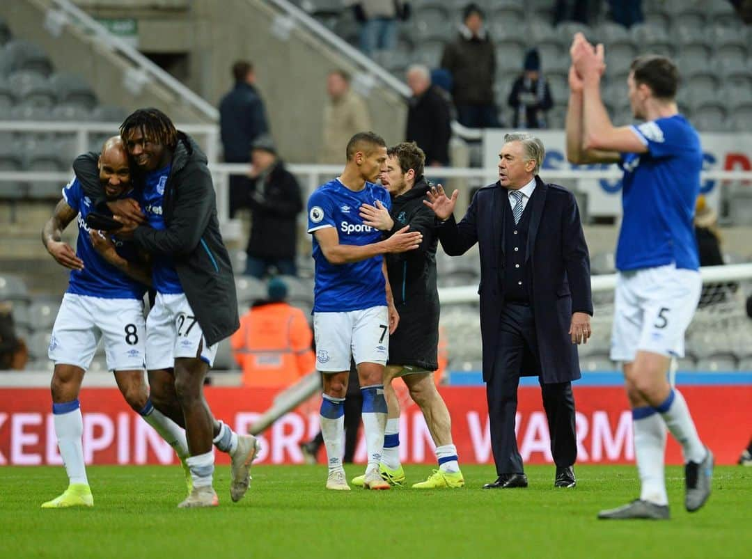 ファビアン・デルフのインスタグラム：「Good team performance again lads, travelling fans 👌🏾💙 @moise_kean andiamo 😂😂😂 #TunnelVision」