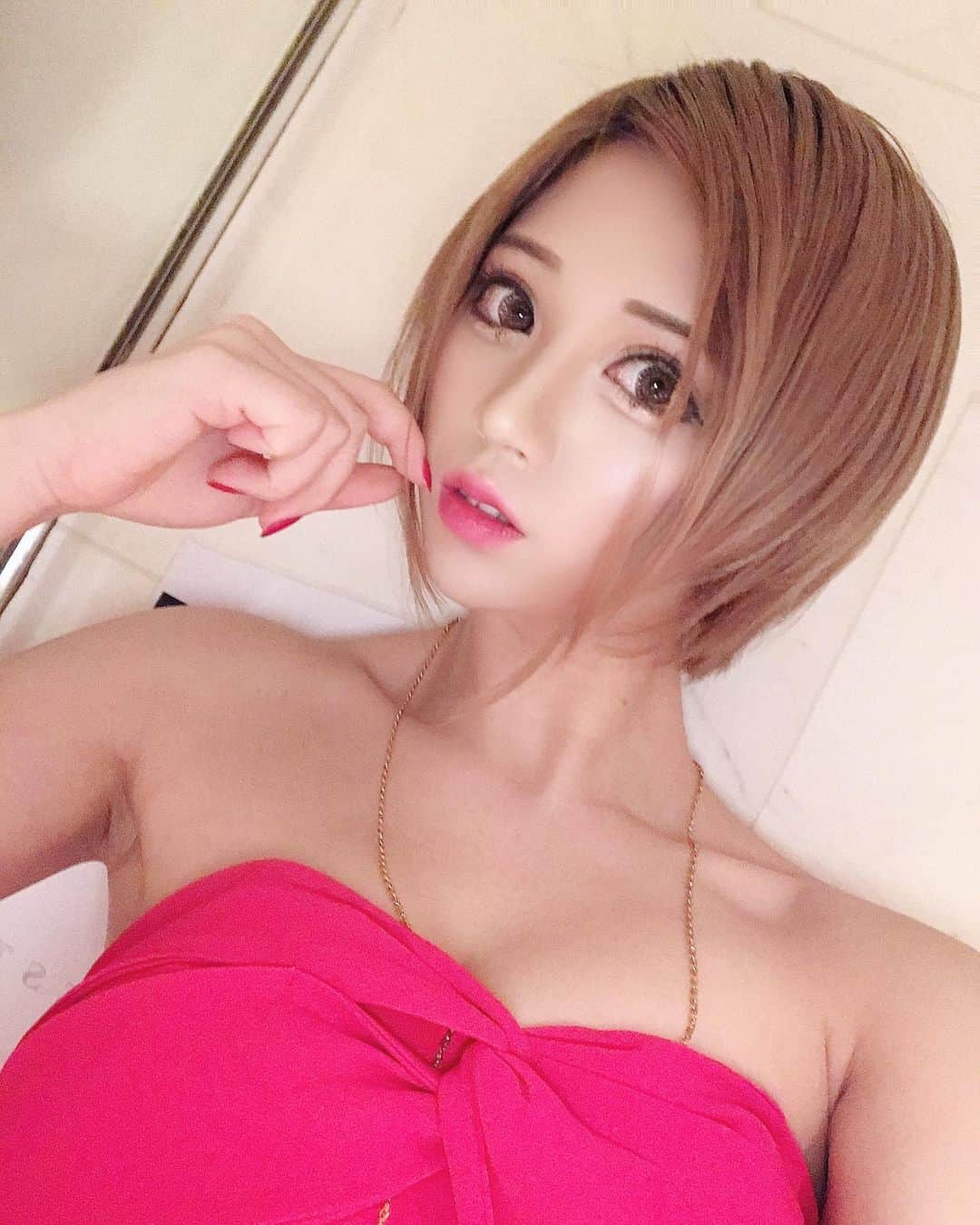 侑季美怜のインスタグラム：「最近は早寝早起き ・ ・ 心がけてます ・ ・ ・  #東京 #tokyo #六本木 #歌舞伎町 #kabuki #roppongi #l4l #f4f #クラブ #champagne #party #美脚 #谷間 #セクシー #かわいい #韓国ハーフ #韓国 #キャバクラ #キャバ嬢 #ホスト #サパー #バー #キャバ #モデル #팔로우 #ギャル #おっぱい #キャバ嬢の休日」