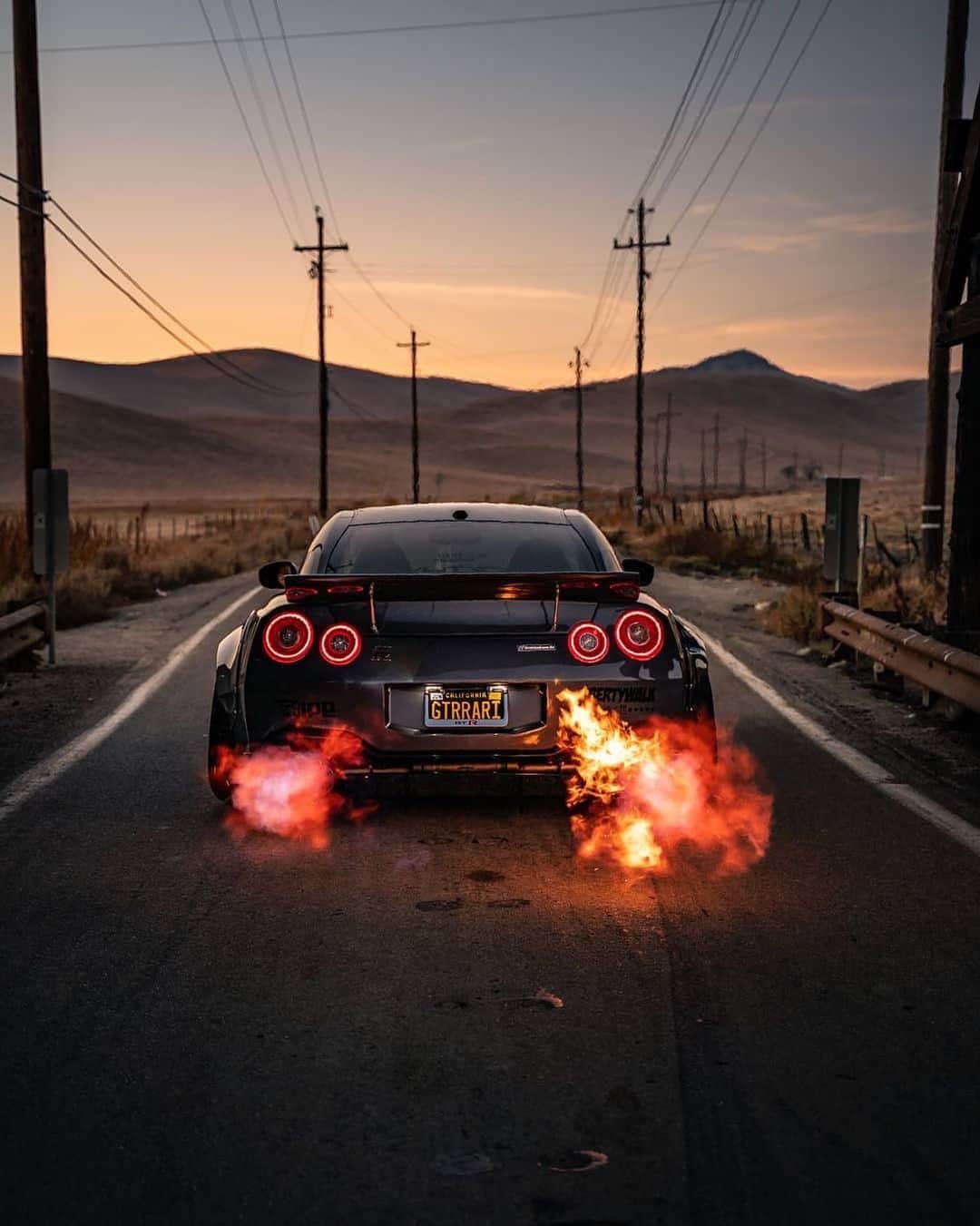 CARLiFESTYLEさんのインスタグラム写真 - (CARLiFESTYLEInstagram)「What car has the best flames? Owner @pikachupcar #carlifestyle Photo @chaotic_media #GTR」12月29日 4時02分 - carlifestyle