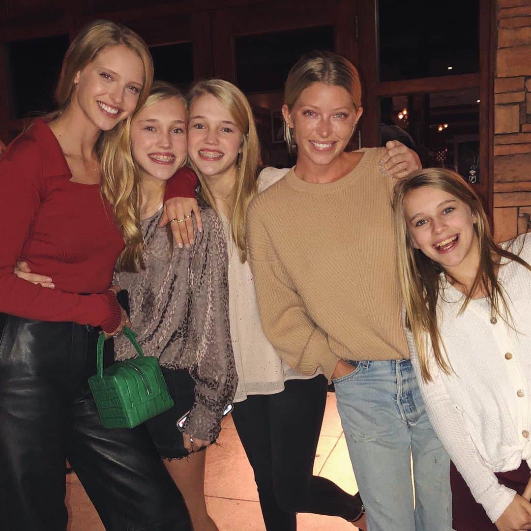 アビー・チャンピオンのインスタグラム：「♥️」