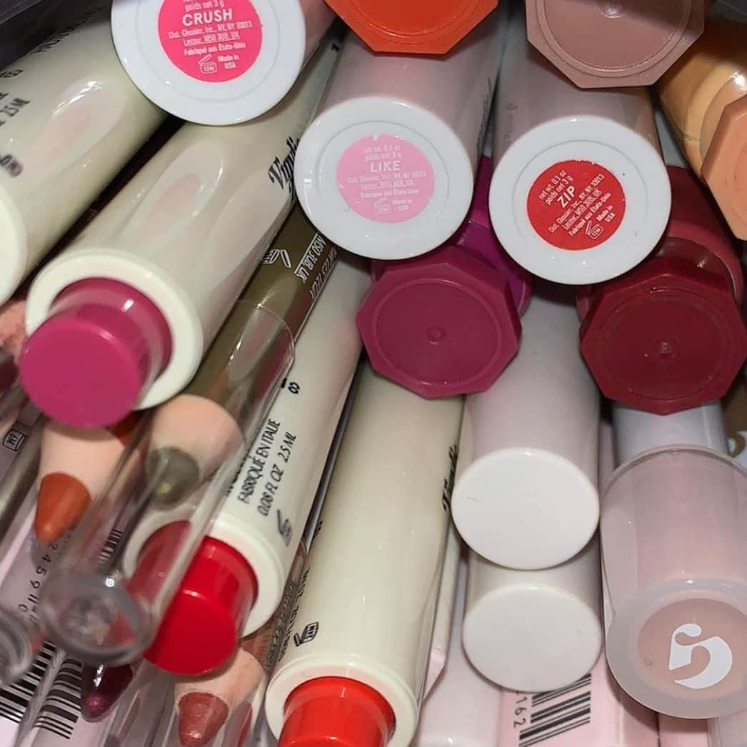 Glossierさんのインスタグラム写真 - (GlossierInstagram)「Options!」12月29日 4時30分 - glossier