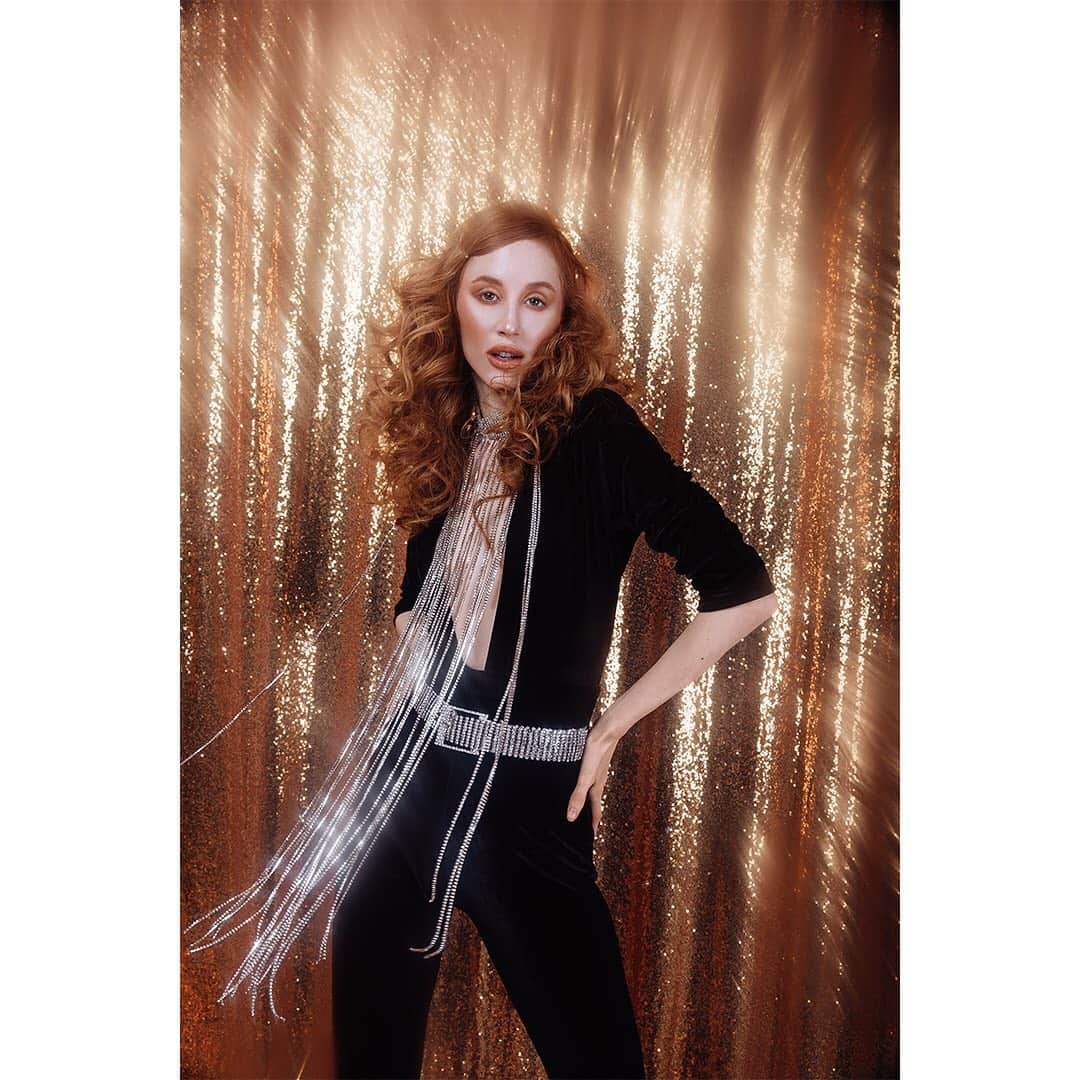 Faith Picozziさんのインスタグラム写真 - (Faith PicozziInstagram)「Disco Fever 1️⃣ 📸 @champagneunicorns 👗 @chaineley 💆‍♀️ @sheardeath 💄 @amberlopezmakeup 💥 #redhead #model #disco #vintage #retro #fashion」12月29日 4時27分 - faithpicozzi