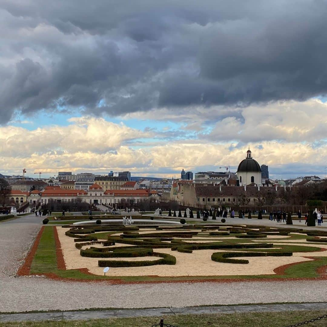 キム・イェウォンさんのインスタグラム写真 - (キム・イェウォンInstagram)「Belvedere Palace 🥰 #클림트 #에곤쉴레」12月29日 4時29分 - yeeee_kk