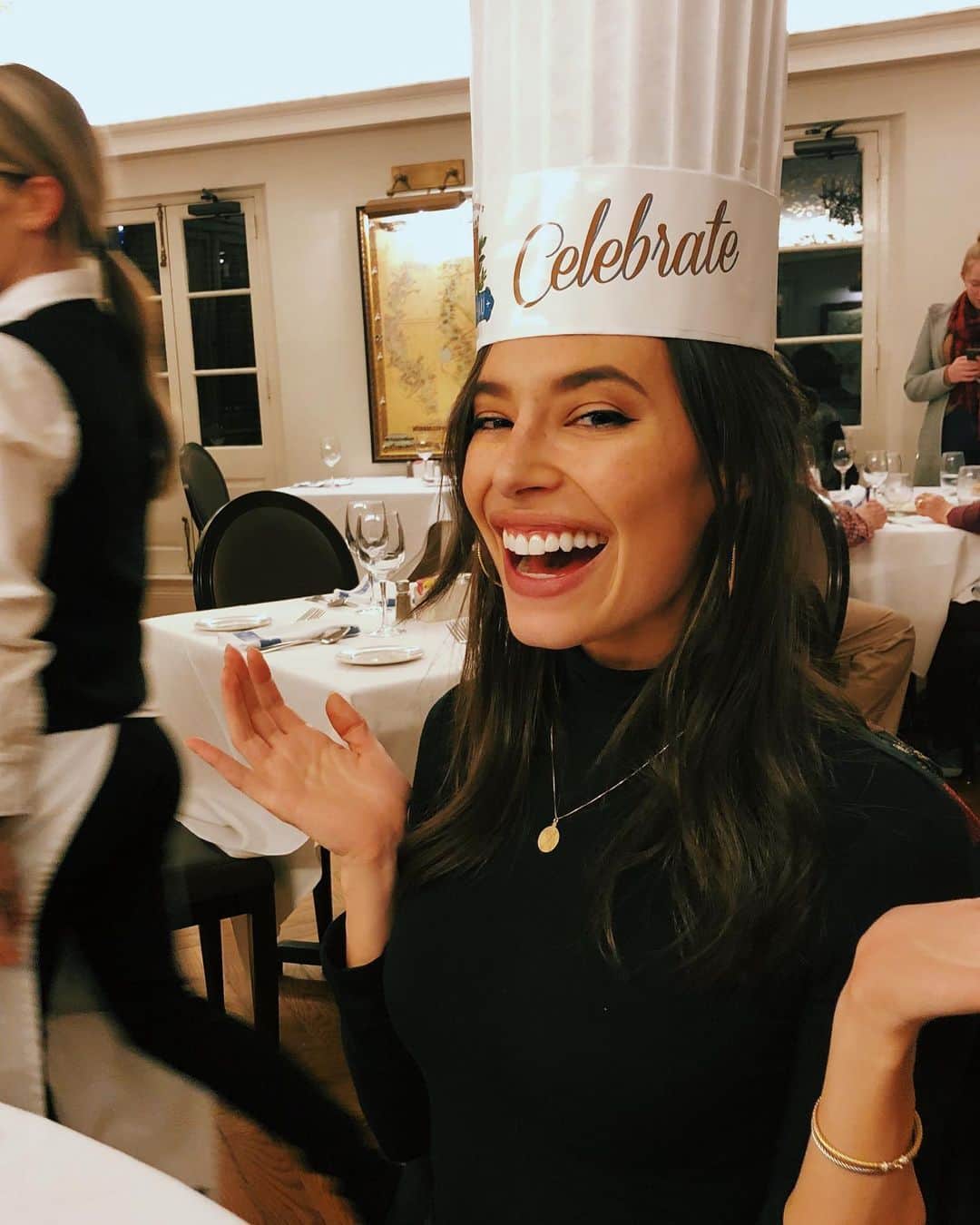 クロエ・ブリッジスのインスタグラム：「It was a great birthday. Thank you to everyone who made it special and thank you to this very subtle hat for letting people know December 27 is a damn celebration」