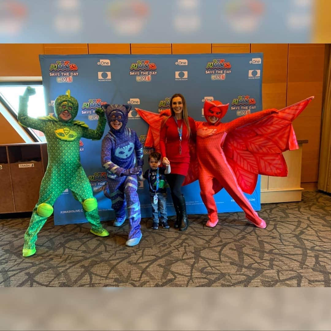 ターニャ・テイトさんのインスタグラム写真 - (ターニャ・テイトInstagram)「Have you ever met a superhero ? 🦸‍♂️🦸‍♀️ Did they play a superhero, dress as a character or was it someone that you think of as a real-life superhero ?  #TanyaTate #SuperHero #Hero #SuperHeroCharacter #RealLifeHero #Cosplay #QueenTanyaTate 👑」12月29日 5時01分 - tanyatate