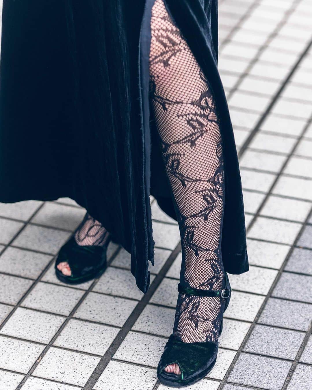Harajuku Japanさんのインスタグラム写真 - (Harajuku JapanInstagram)「Japanese fashion students Kaede (@0626kerokero) and Mako (@___555mm) on the street in Tokyo with two-tone twintails, ruffles and lace, bondage teddy bear backpack, velvet, vintage items, wide belts, Himiko and Irregular Choice shoes.」12月29日 5時14分 - tokyofashion