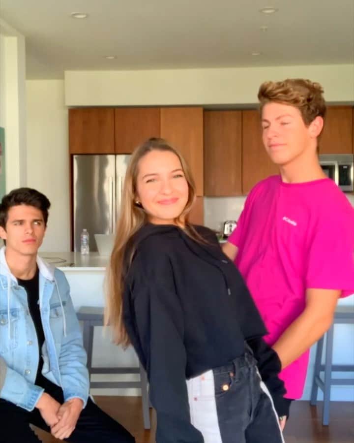 Brent Riveraのインスタグラム：「Wait for it!!😱😂 @benazelart @lexibrookerivera」