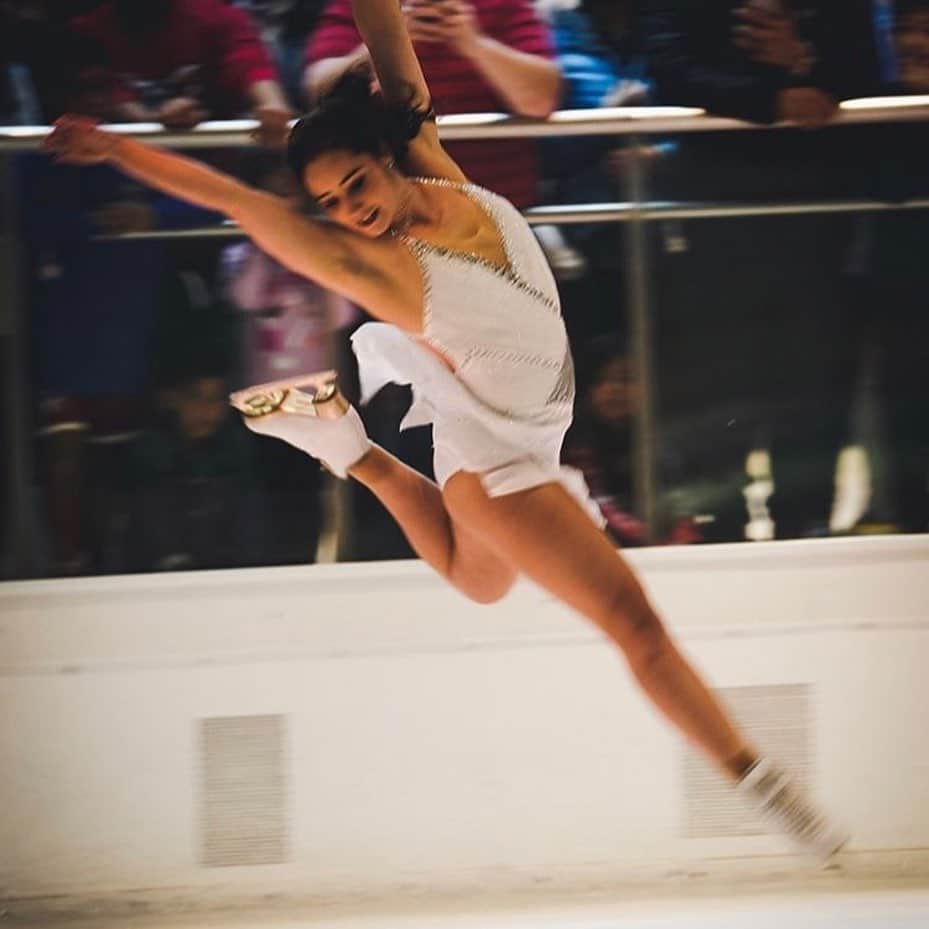 ケイトリン・オズモンドのインスタグラム：「Tell me what you love. I want to hear it. . . I love skating. I love flying. I love feeling invincible. I love traveling. I love shopping. I love the outdoors.  I love friends. I love family.  I love animals. I love dressing up and going out, but I also love curling up on the couch in sweatpants. I love writing. I’m learning to love myself. . . I love so many things and it’s always so easy to forget or take them for granted.  So that’s why I want everyone to take a second and think about what it is you love! . . . . 📸: @afallastudios  #lovelife #whatisitthatyoulove #loveyourself #lovewhoyouare」
