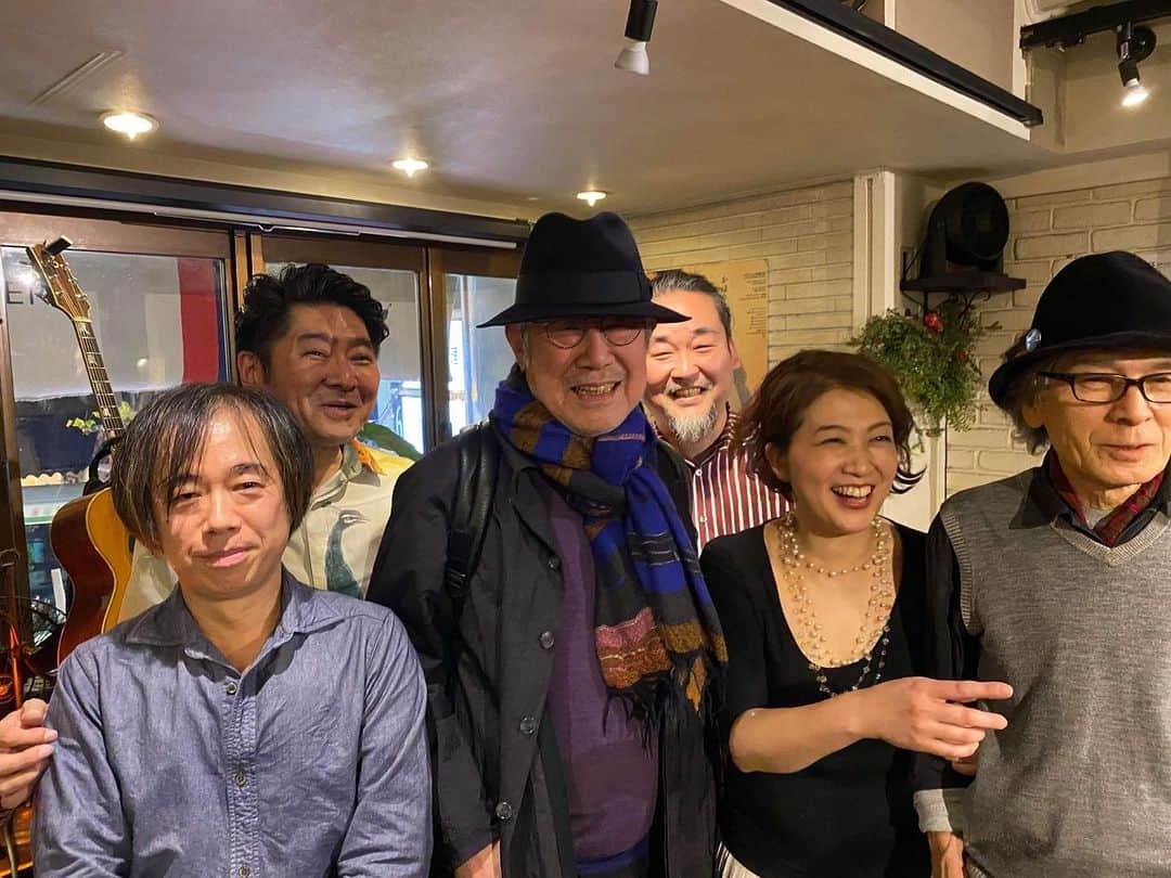 松本隆さんのインスタグラム写真 - (松本隆Instagram)「木馬の忘年会は、かずみさんの2時間ほどのステージになる。後半ぼくの歌をたくさん歌ってくれた。なんと幸福な年末か。」12月29日 6時15分 - takashi_matsumoto_official