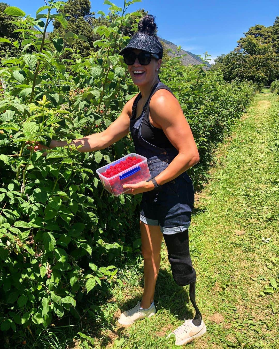 Sophie Pascoeさんのインスタグラム写真 - (Sophie PascoeInstagram)「Berrrrry season, my favourite season❣️ #summer #holiday #goldenbay #nzsouthisland #pyo」12月29日 6時20分 - sophpascoe1