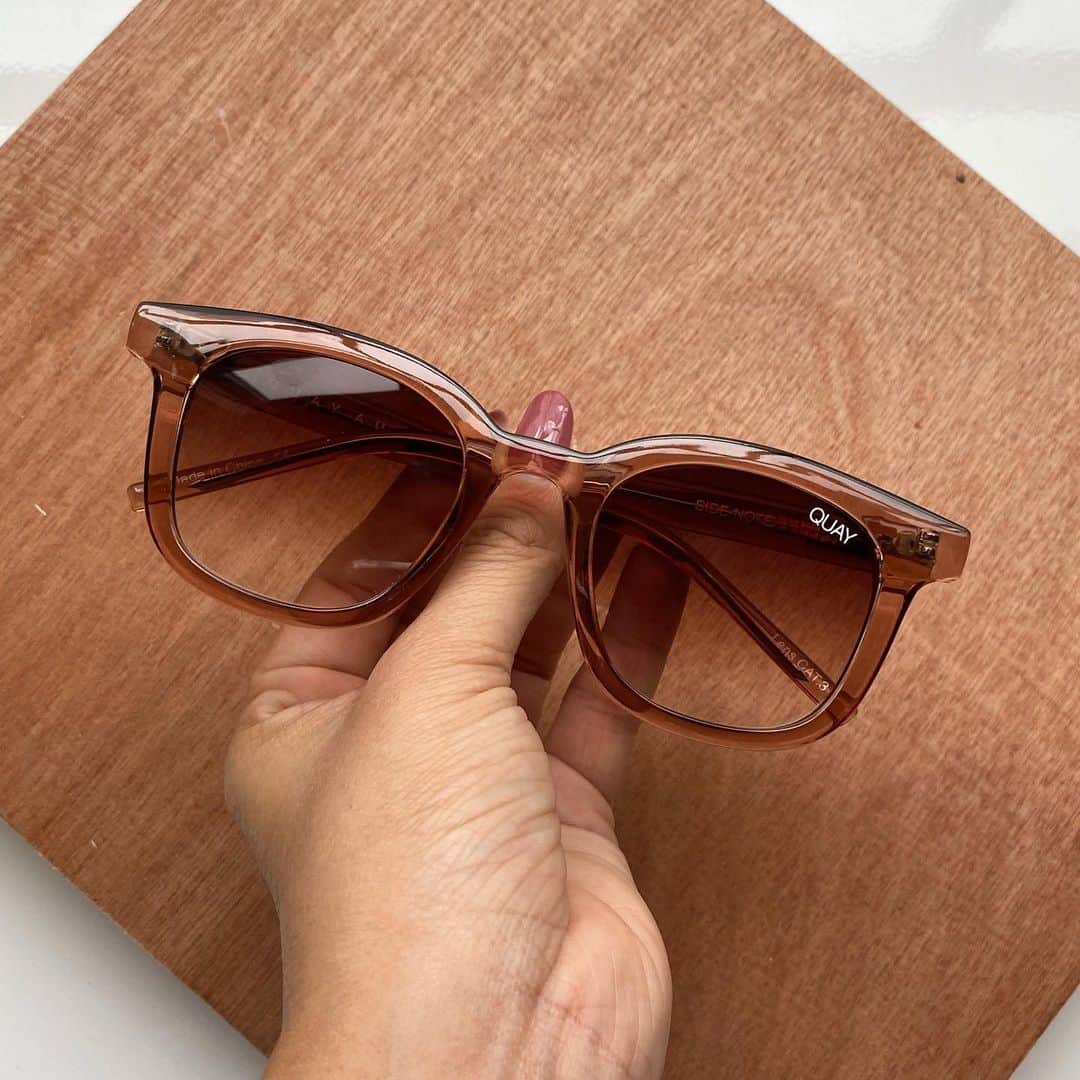 quayaustraliaさんのインスタグラム写真 - (quayaustraliaInstagram)「SIDE NOTE—you’re gonna need these sunnies ASAP ✨ The perfect easy everyday pair, shop SIDE NOTE on our site + in Quay Stores #FINDYOURQUAYS」12月29日 6時28分 - quayaustralia