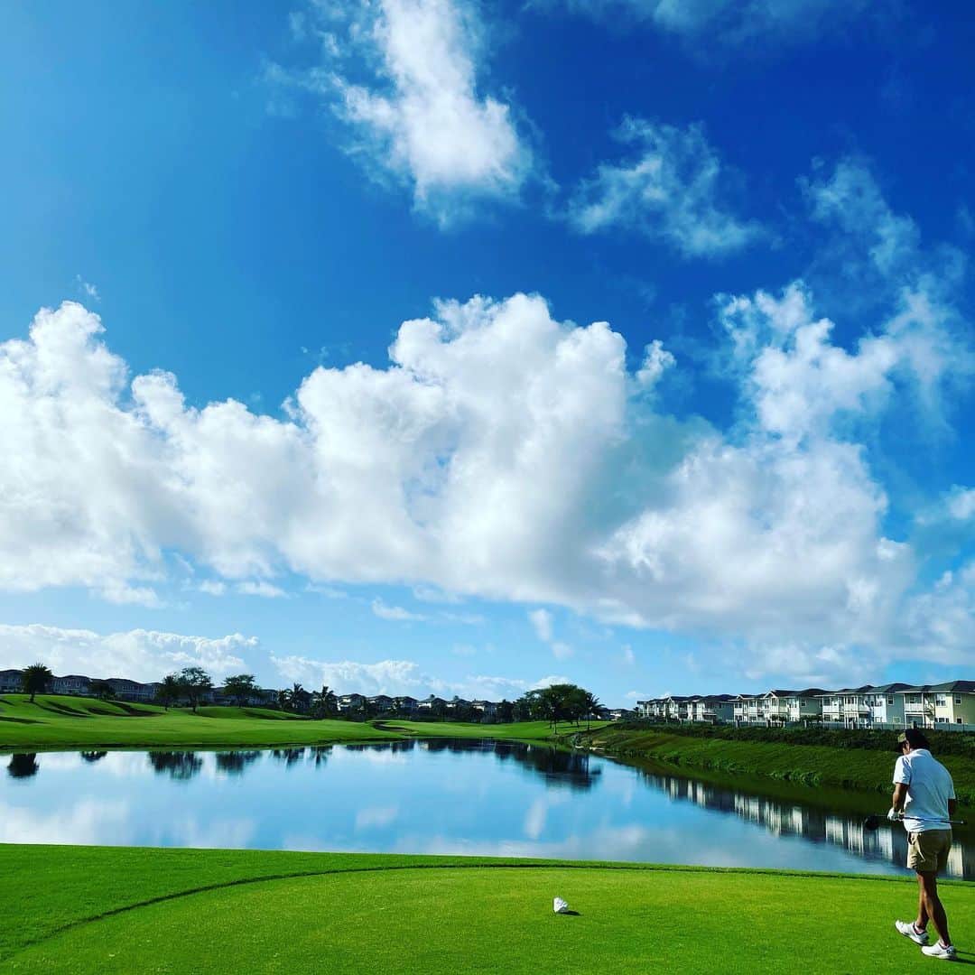 藤田晋のインスタグラム：「朝7時スタート10時半にはホールアウト。 #ハワイゴルフ #映えゴルフ #ホアカレイカントリークラブ」
