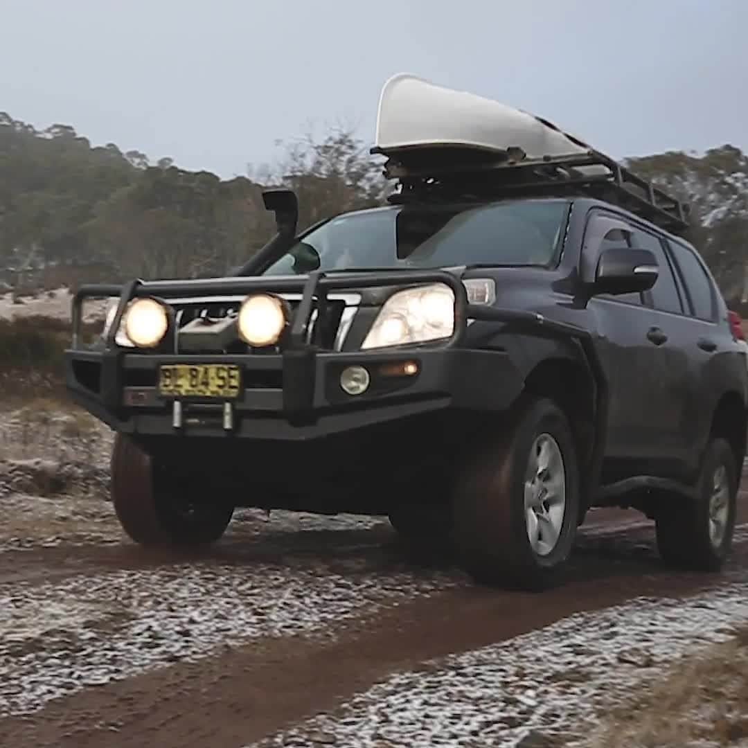 のインスタグラム：「Looking back on our Winter 19 collection with footage by @timclark1 testing the elements in Kosciuszko National Park.」