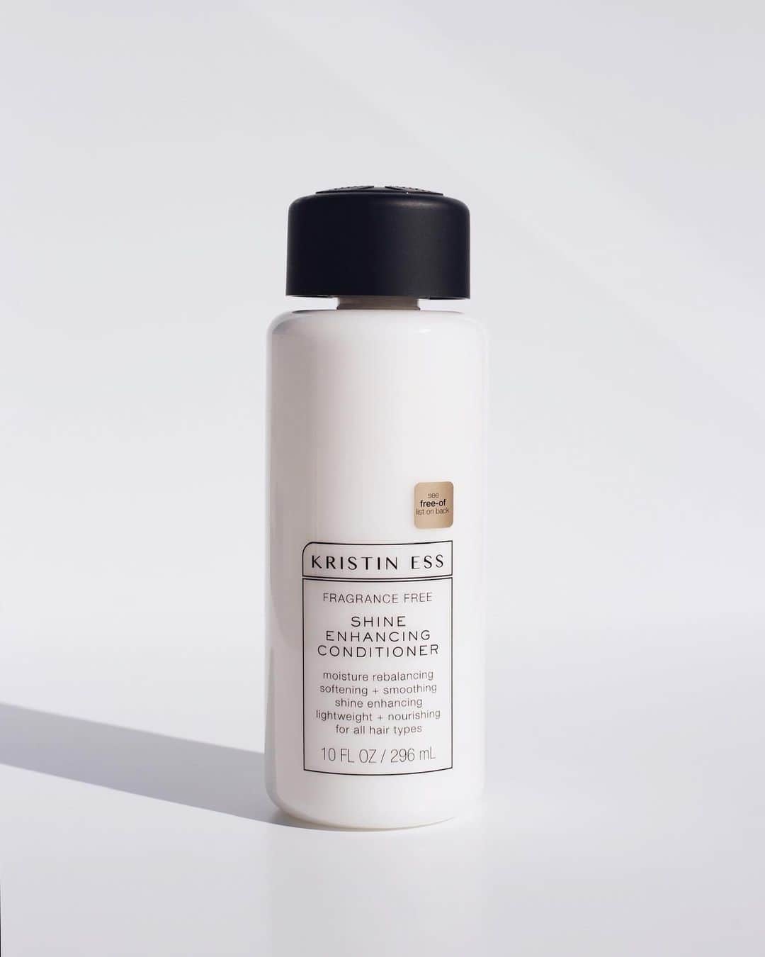 Kristin Essのインスタグラム：「SHINE ENHANCING CONDITIONER⁣ ⁣ My go-to conditioner for anyone who is sensitive to scent. For this formula I was hyper-focused on slip + softness. It makes in-shower detangling an actual dream. This conditioner is so SO lightweight which means it won’t weigh your hair down, plus it can be used every day or as often as you wash + condition.⁣ ⁣ •fragrance free⁣ •silicone free⁣ •sulfate free⁣ •phthalate free⁣ •paraben free ⁣ •gluten free⁣ •cruelty free + vegan⁣ •color + keratin safe⁣ ⁣ Launches on Target.com + in @target stores tomorrow 12.29.19⁣」
