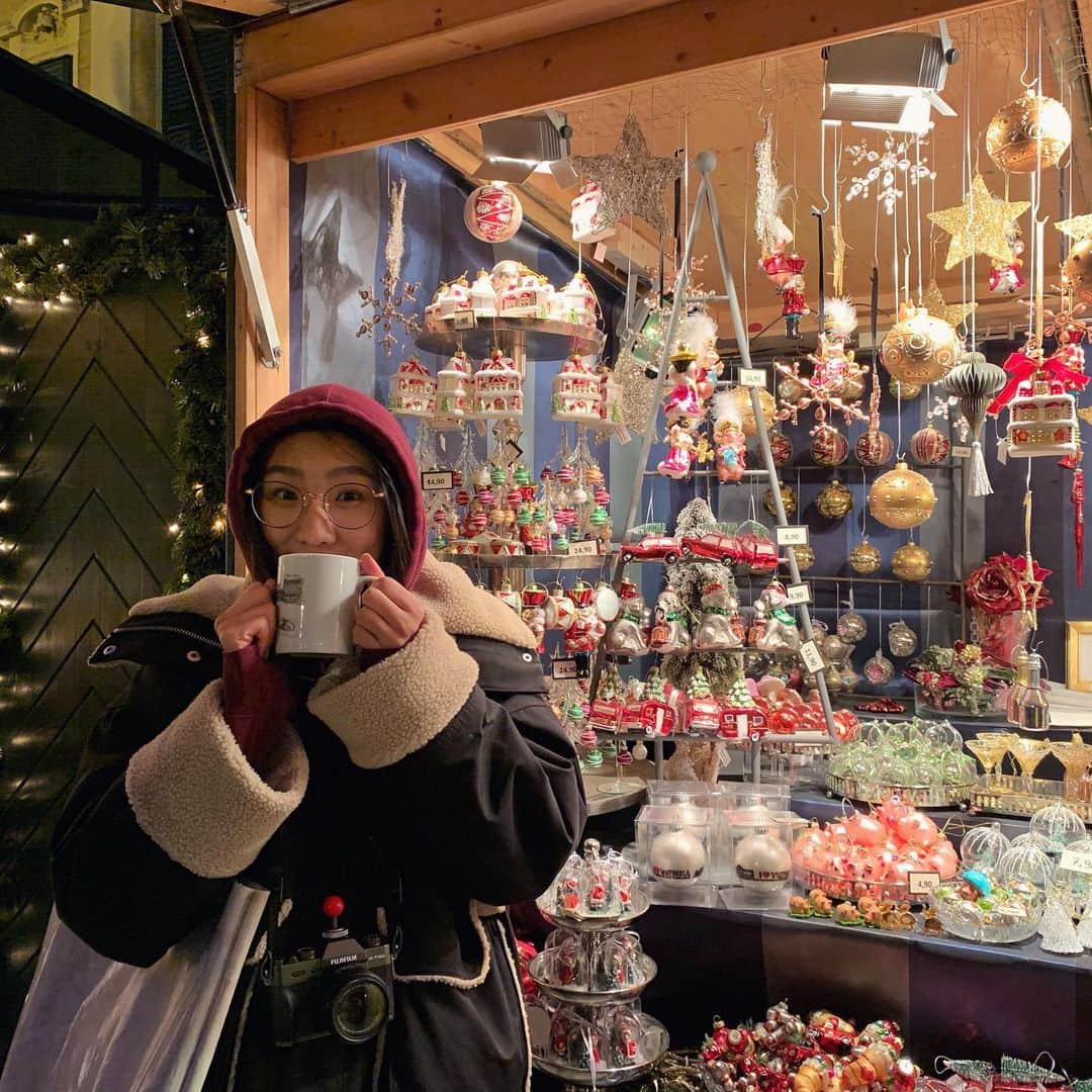 のインスタグラム：「🎄美酒🍷加咖啡☕️🎵 圣诞怎么能不快乐呢？！」