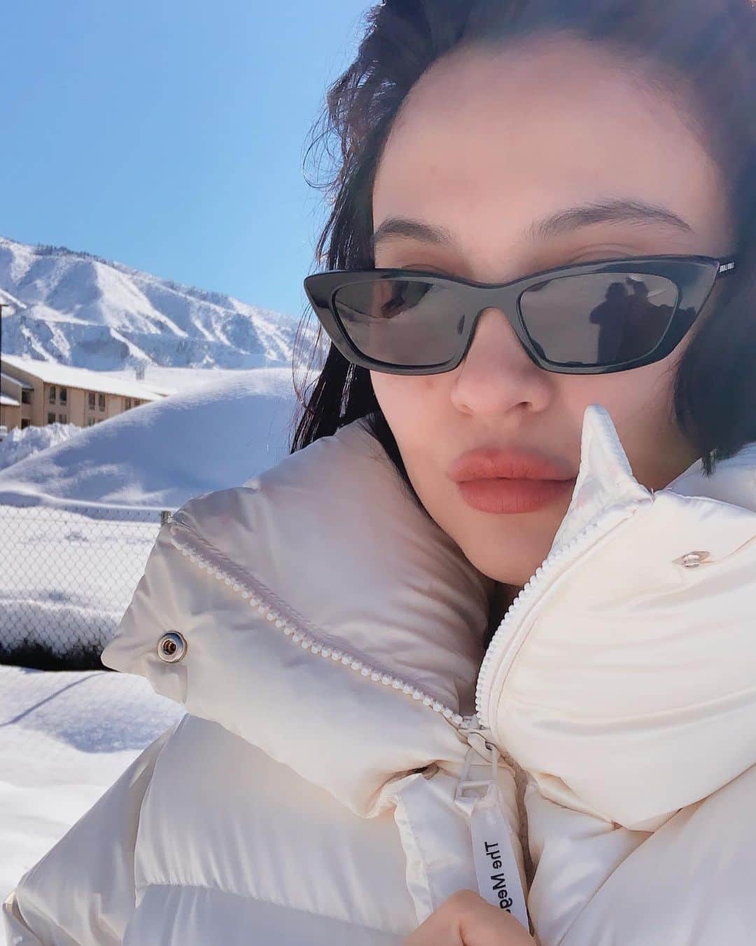 ステラ・ハジェンズのインスタグラム：「I have 2 personalities and these are both them」