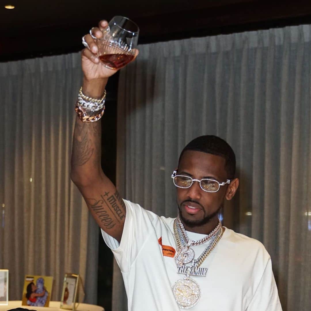 ファボラスのインスタグラム：「Raise ya glass and let’s toast to when we didn’t have.. Hustle + Muscle = SUCCESS, i did the math.. 🤘🏾[shot by @_tnice]  #SS3ReleaseDinnerHOUSTON  #FlyestDinnerEver  #Houston」
