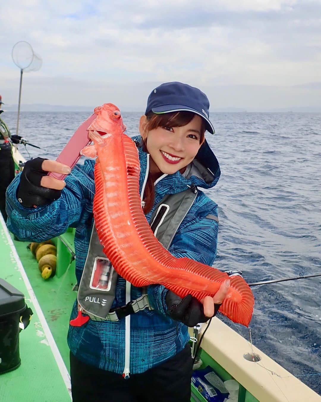 のインスタグラム：「🌶♡ これまた初めての #イッテンアカタチ  上がって来たとき何かと思った:( ;˙꒳˙;):💦笑 200目まであと少し✨✨ ＊ #fish #fishing #fishinggirl #shimano #魚 #釣り #釣り女子 #シマノ #阪本智子」