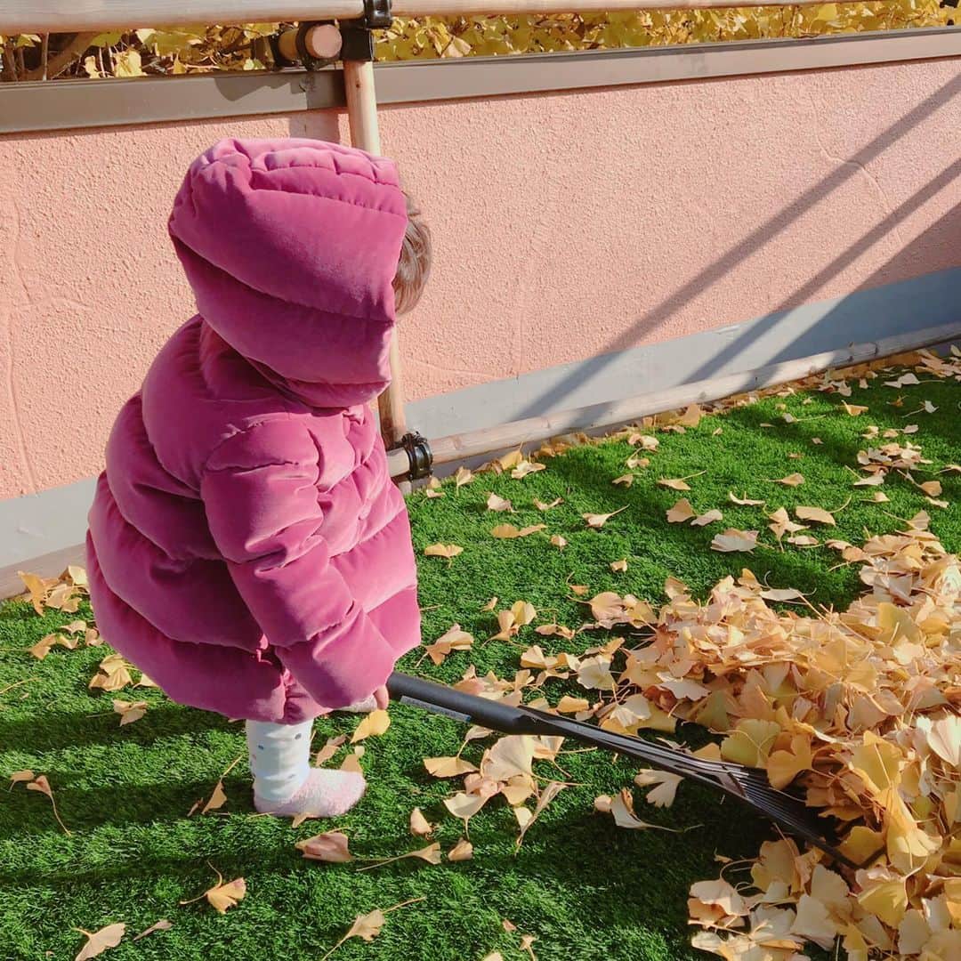 森泉さんのインスタグラム写真 - (森泉Instagram)「大掃除😁 My little snowgirl⛄️」12月29日 8時16分 - izumi.mori