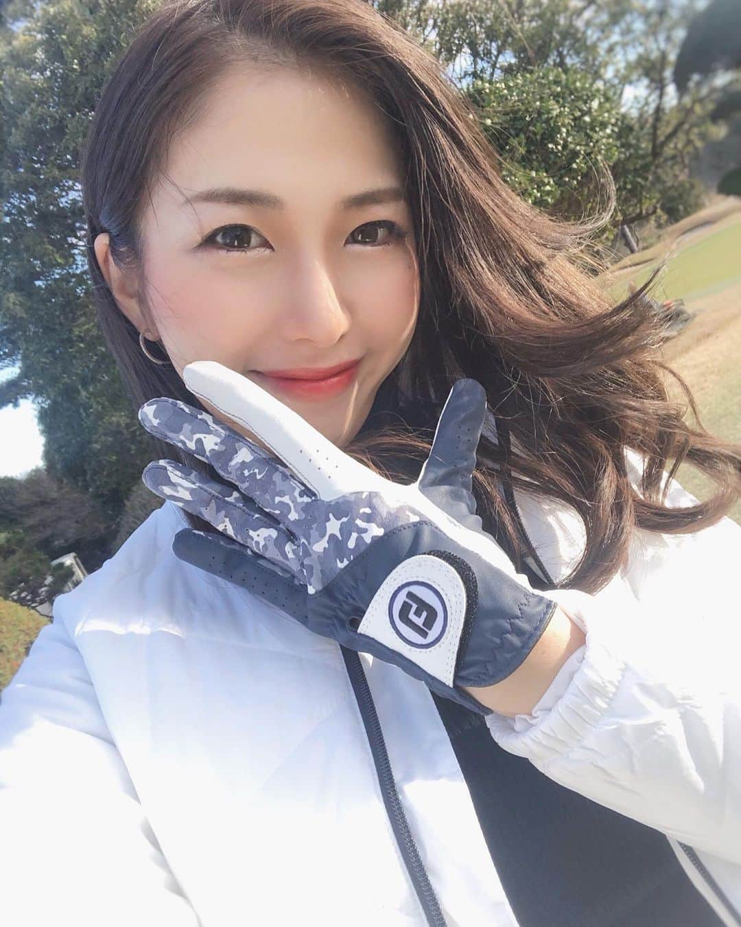 武田奈津美さんのインスタグラム写真 - (武田奈津美Instagram)「. 打ち納めゴルフ⛄️⛳️ 新しいグローブGETしてるんるん☺️ @footjoy.japan . 冬は毎年びっくりするくらい調子悪くなるので また練習に励みます😂涙 . #ゴルフコーデ #ゴルフ #ゴルフ女子 #スポーツ #japan #tokyo #golf #golfgirl #footjoy #フットジョイ #武田奈津美」12月29日 8時25分 - _natsumitakeda_