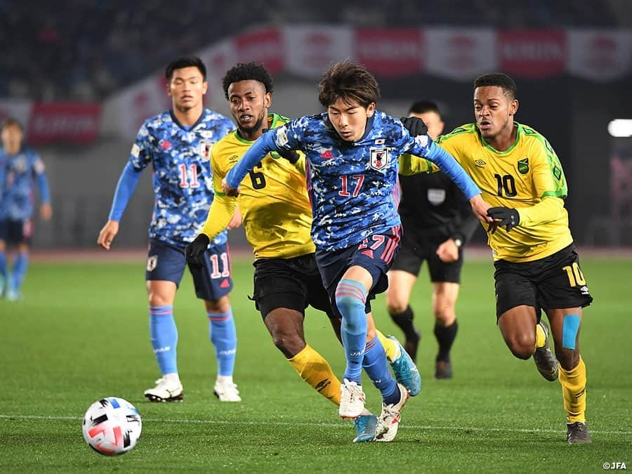 日本サッカー協会さんのインスタグラム写真 - (日本サッカー協会Instagram)「📸Match photos①｜#U22日本代表、大量9得点でジャマイカに勝利 ・ GKに#山口瑠伊 選手（#エストレマドゥーラUD ）を据え、DFには右から#岩田智輝 選手（#大分トリニータ ）、#岡崎慎 選手（#ＦＣ東京 ）、#瀬古歩夢 選手（#セレッソ大阪 ）を配置。中盤の底に#松本泰志 選手（#サンフレッチェ広島 ）と#中山雄太 選手（#PECズヴォレ ）を並べ、サイドには右に#長沼洋一 選手（#愛媛ＦＣ ）、左に#東俊希 選手（#サンフレッチェ広島 ）、シャドーに#安部裕葵 選手（#FCバルセロナ ）、#旗手怜央 選手（#順天堂大 ）、最前線には#前田大然 選手（#CSマリティモ ）を起用しました。 ・ キリンチャレンジカップ2019 🇯🇵U-22日本代表 9-0 U-22ジャマイカ代表🇯🇲 ・ 📅12/28(土) 19:20KO 📍トランスコスモススタジアム長崎 👉大会情報はJFA.jpへ ・ #jfa #daihyo #キリチャレの日 ――― >>NEXT MATCH AFC U-23選手権タイ2020（1/8～26） 2020/1/9  22:15 🆚U-23サウジアラビア🇸🇦 2020/1/12 22:15 🆚U-23シリア🇸🇾 2020/1/15 22:15 🆚U-23カタール🇶🇦 📺テレビ朝日系列 ―――」12月29日 8時35分 - japanfootballassociation