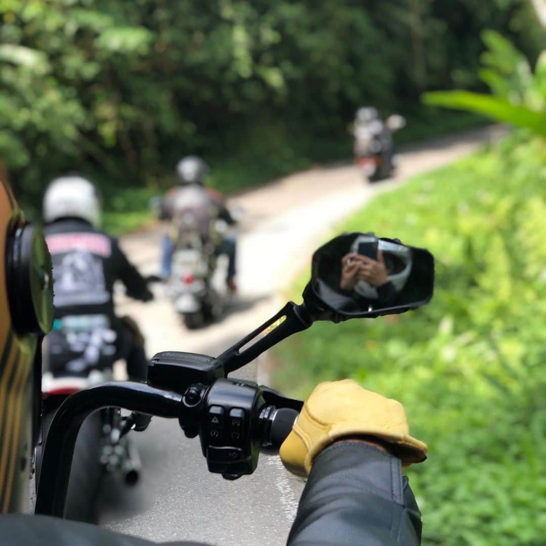 ウィリアム・アルジョナのインスタグラム：「Ride with friends @desgastadosmc」