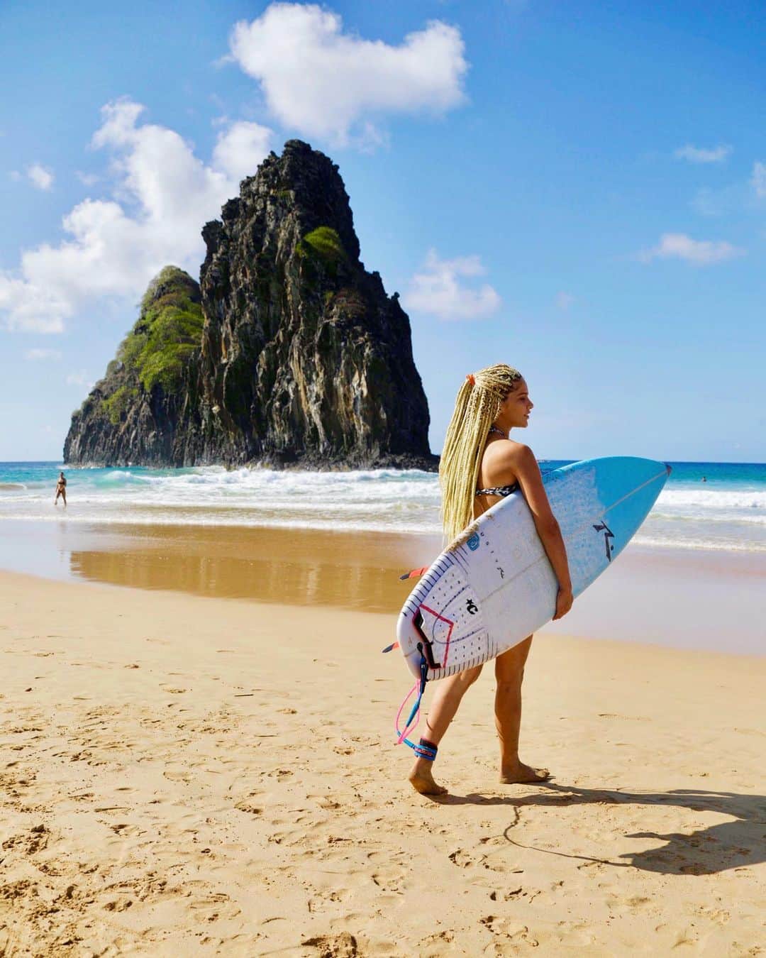 イザベラ・サントーニさんのインスタグラム写真 - (イザベラ・サントーニInstagram)「Óbvio que teve #surf na #cacimba 🏄‍♀️ #surfgirl 📸 @mocoto」12月29日 9時00分 - isabellasantoni