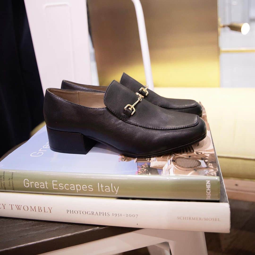 サムエデルマンのインスタグラム：「A loafer to be dressed up or down... #TheJamille #SamEdelman」