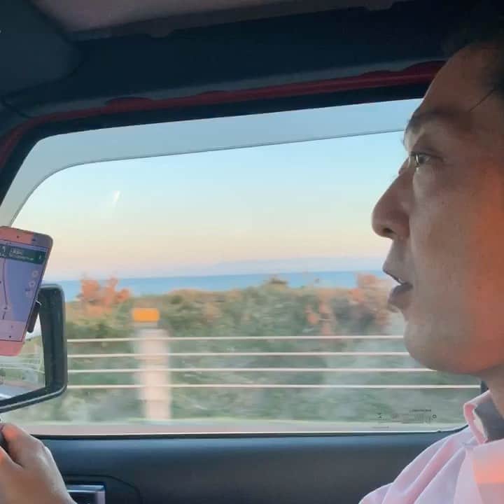 ニッキ・バン ダイクのインスタグラム：「❤️🌅日没 @jeep @jeep_japan_official 🇯🇵」