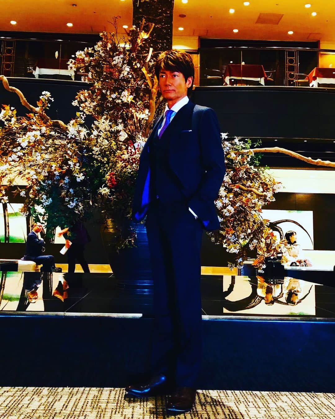 マイケル富岡のインスタグラム：「『グランメゾン東京』ついに…ついに…クライマックスへ…いったいどうなる？☆12月29日 日曜夜9時 最終回スペシャル是非ご覧下さい♡ #TBSドラマ #日曜劇場 #グランメゾン東京 #三つ星 #レストラン #actor #actorslife #readytoshoot #action #shooting #tv #drama #俳優 #役者 #マイケル富岡 #謎の男 #文則 #放送 #grandmaisontokyo #tbs #love #ドラマ #フランス大使館」