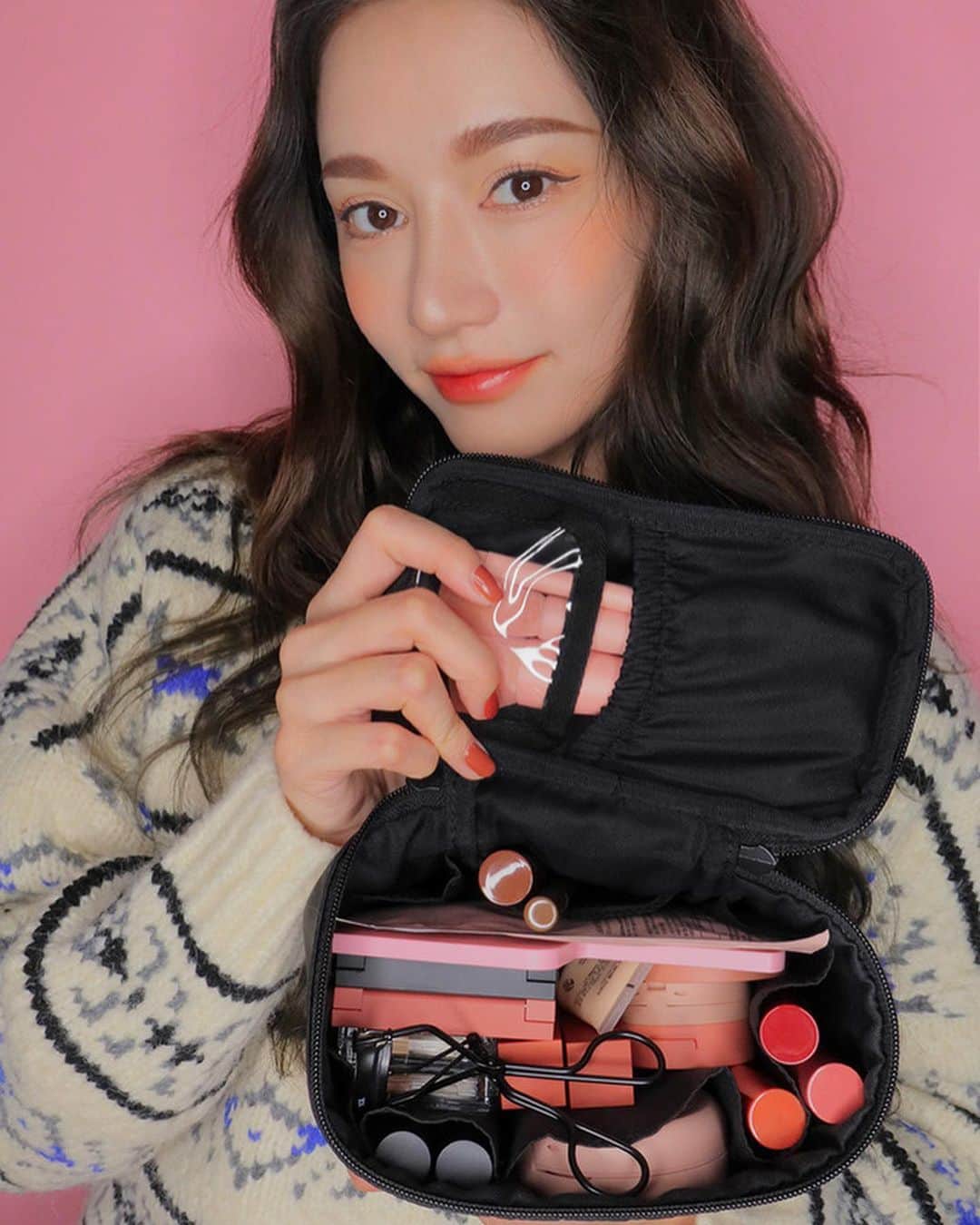 3CE Official Instagramさんのインスタグラム写真 - (3CE Official InstagramInstagram)「3CE MULTI CUBE POUCH #BLACK 정리 스킬 레벨 업🙌🏻 똑똑한 멀티 큐브 파우치💕 #3CE #3CEMULTICUBEPOUCH」12月29日 10時06分 - 3ce_official