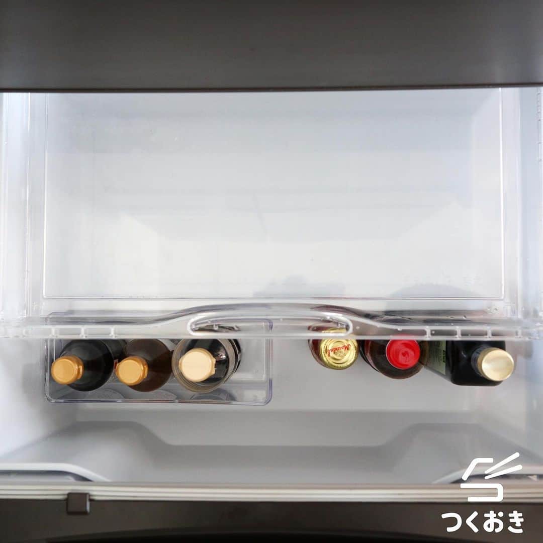 つくおきさんのインスタグラム写真 - (つくおきInstagram)「. 帰省に備えて、在庫の野菜たちを冷凍保存！❄️ 長ねぎ、玉ねぎ、大根、にんじん、かぼすを切って、ポリ袋に入れ、空気を抜いて冷凍。 野菜室も掃除して、スッキリしました😀 . #大掃除 #年末大掃除 #冷蔵庫整理 #家事 #つくおき #冷凍保存 #家仕事 #野菜室 #整理整頓 #作り置き」12月29日 21時15分 - tsukuoki