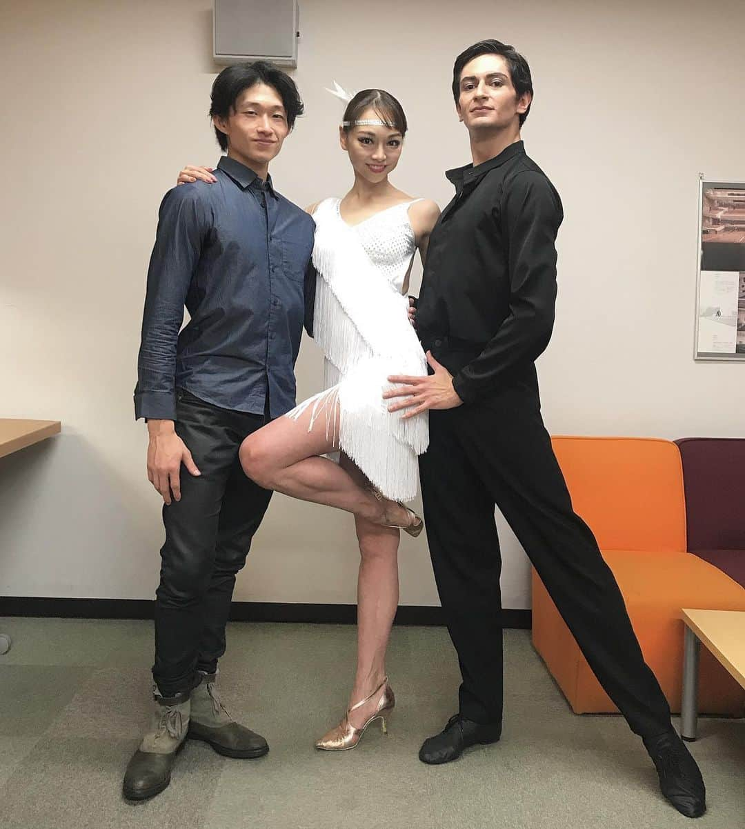 上野水香さんのインスタグラム写真 - (上野水香Instagram)「ありがとうファンタスティックガラ2019(*´-`) at #神奈川県民ホール  一緒に踊ってくれた ブラウ、康臣くん！ 指導をしてくれた直樹さん、 #松尾葉子 先生、#宮本益光 さんをはじめ、素晴らしい出演者の皆さん、スタッフの全てのみなさん、 応援してくれるファンの方たち、プレゼントやお花、嬉しすぎます💗 みんなに感謝ーーーー❣️ さて、今年は明後日のジルベスターコンサートのお仕事があります。まだまだ年末がんばります。」12月29日 21時15分 - mizukaueno