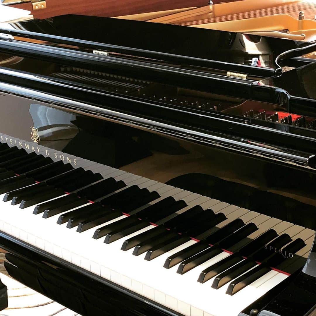 金子三勇士さんのインスタグラム写真 - (金子三勇士Instagram)「The last concert in 2019 is on a #Steinway #Spirio @steinwayandsons @steinway_tokyo #Steinwayandsons #piano #Japan #concert #pianist #MiyujiKaneko #Steinwayartist #2019 #コンサート #ピアノ #ピアノリサイタル #スタインウェイ #スタインウェイアーティスト #ピアニスト#金子三勇士」12月29日 19時54分 - miyujikaneko_official