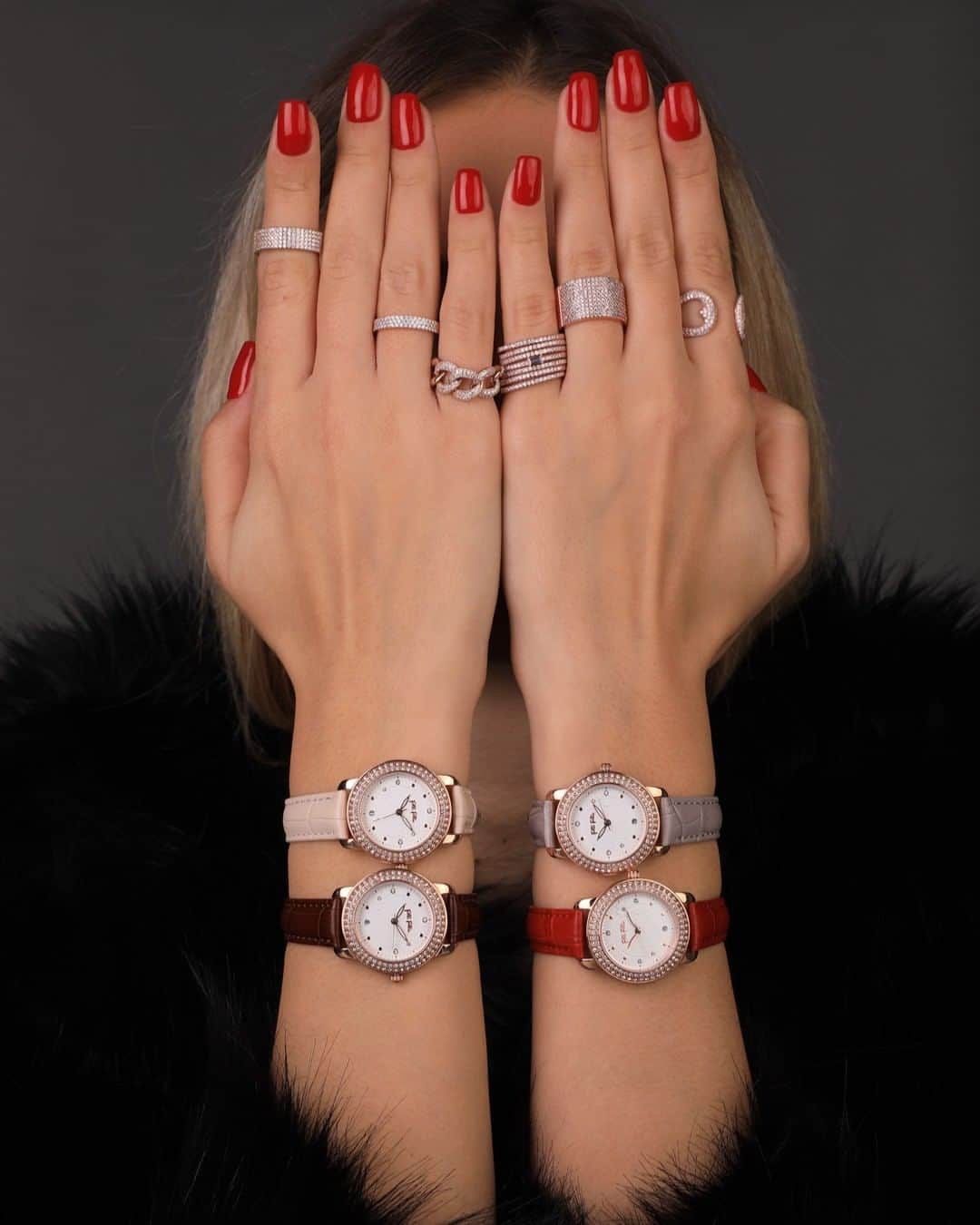 のインスタグラム：「Can't wait, don't wait!  Shop now your favorite watches and jewellery from our festive edit online and in-store.  #follifollie #xmas2019 #xmasgifts #giftideas #giftsforher #shinebright」