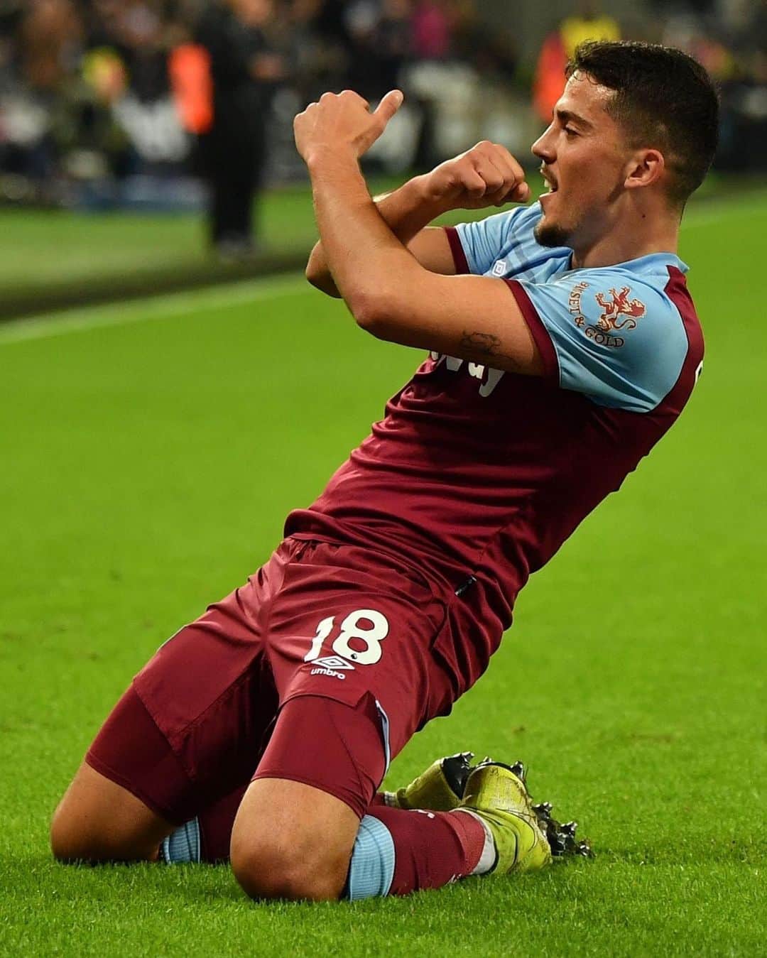 パブロ・フォルナルスのインスタグラム：「Happy about my first goal in @premierleague, disappointed with the result, just keep going @westham」