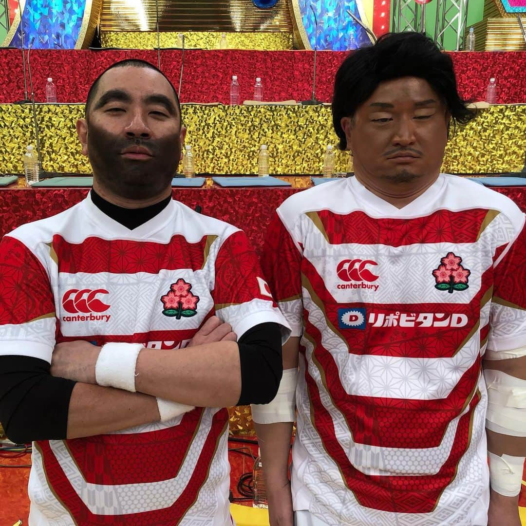 福島善成さんのインスタグラム写真 - (福島善成Instagram)「どうもラグビー🏉日本代表🇯🇵稲垣啓太です。 本日はリーチさんと関テレ『よしもと100人データバンク』の生放送だったよ💕いやー爆笑の連続だった💖 吉本の美女達とパシャり💖 #よしもと100人データバンク  #リーチマイケル　選手 #稲垣啓太　選手」12月29日 20時04分 - fukushimayoshinari