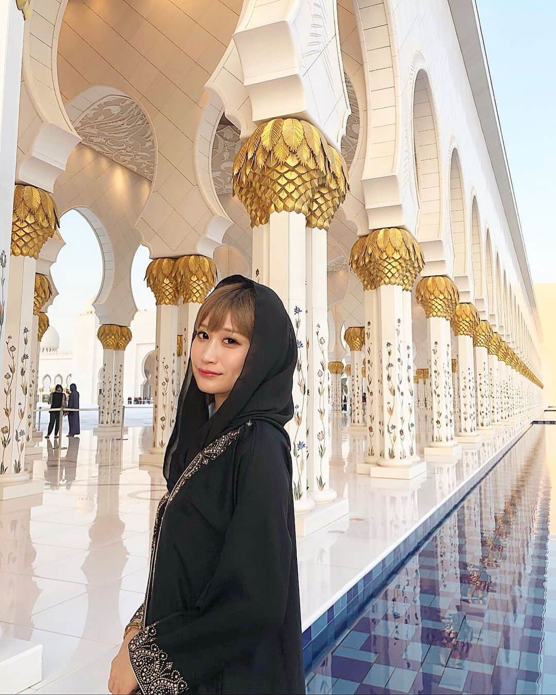 都築青空さんのインスタグラム写真 - (都築青空Instagram)「Abu Dhabi, Sheikh Zayed Mosque🕌 . . #sheikhzayedmosque #sheikhzayedgrandmosque #abudabi #mosque #abayah #シェイグザーイドモスク #シェイグザーイドグランドモスク #アブダビ  #モスク #アバヤ #dubai #uae #trip #ドバイ #アラブ首長国連邦 #ドバイ旅行 #タビジョ #あおぞら旅日記」12月29日 20時11分 - aozora723